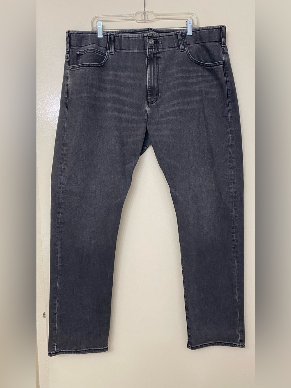 Lee Extreme Motion Men's Slim Straight Jeans in Washed Black